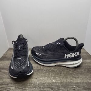 HOKA One One Clifton 9 Women’s Running Shoes US 7 B Black White Very Light Use